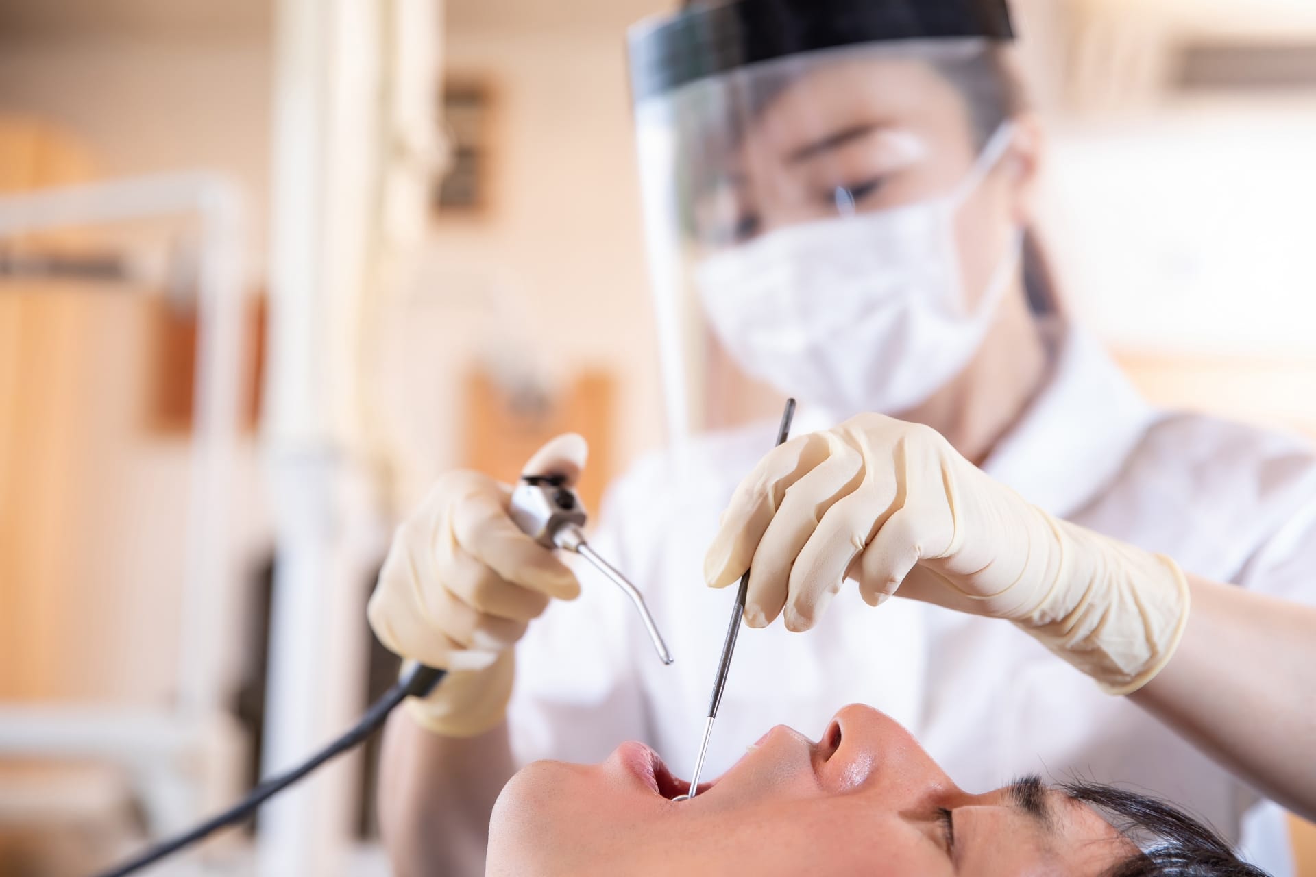 抜糸・仮歯調整（処置後2週）[ 15分程度 ]